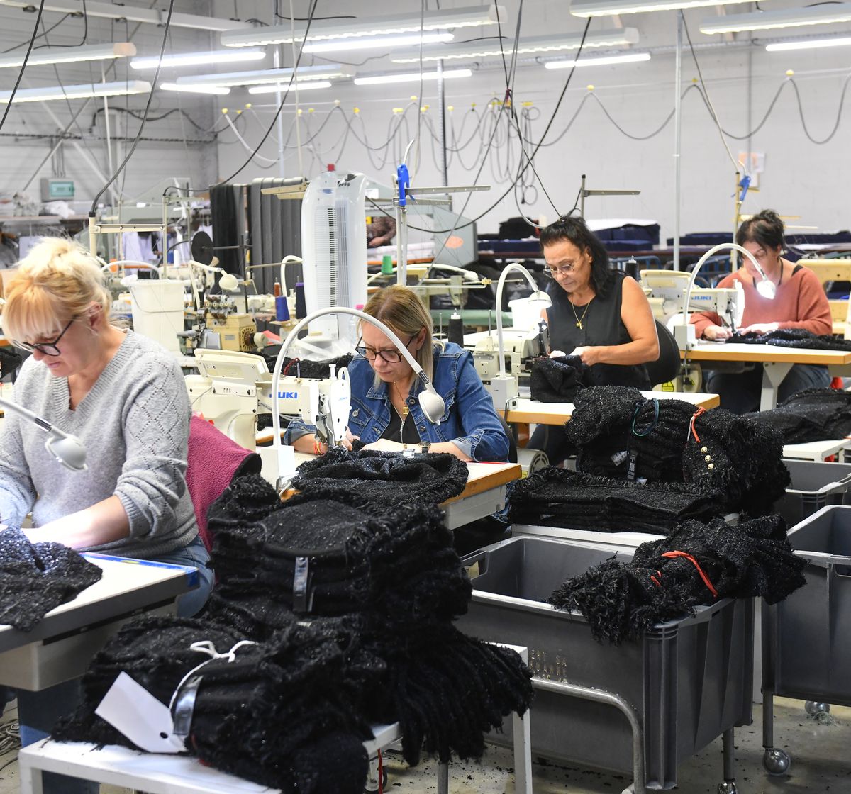 L’atelier de confection Servistyl à Roanne, mécaniciennes au travail